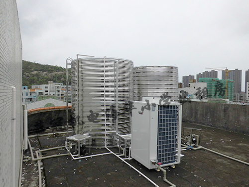 空氣能熱水工程機(jī)組周圍勿亂放東西 空氣能熱水工程機(jī)組周圍勿亂放東西